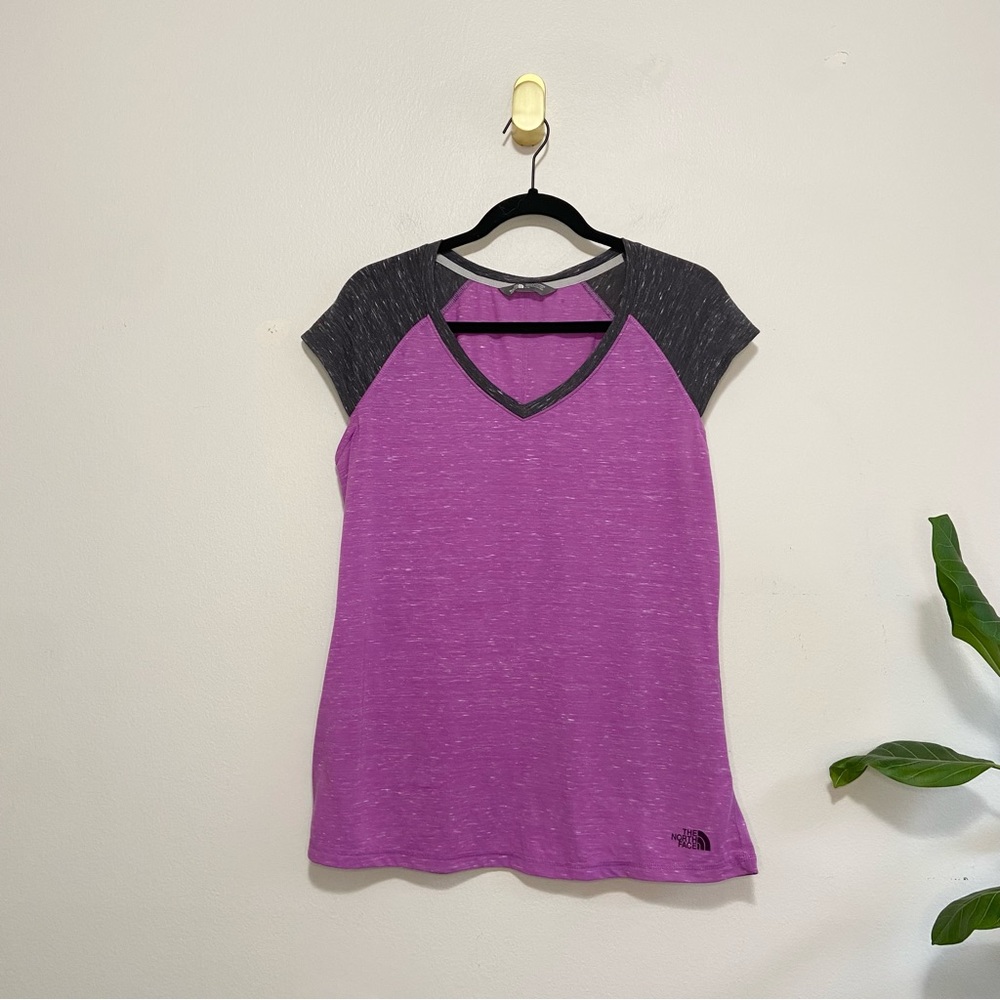 The North Face EZ Raglan Short Sleeve Lightweight Purple and Gray T-shirt Top - Picture 1 of 5